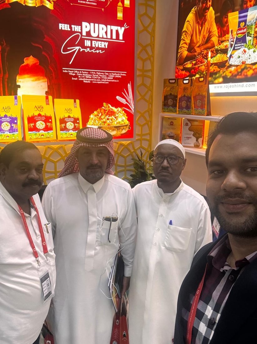 Buyers at the Rajesh Industries stand